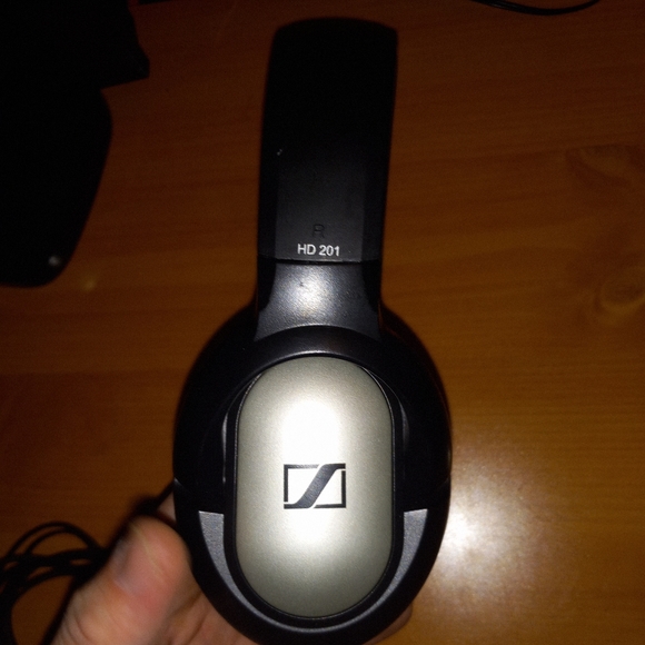 Sennheiser corded headphones - Picture 2 of 4